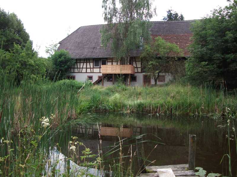 Haus aussen nord 1 red.jpg