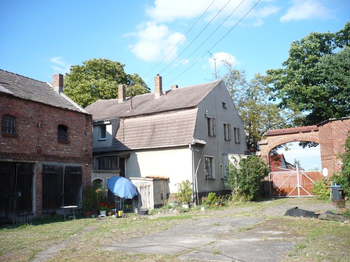 8.08 Haus vom Hof aus.jpg