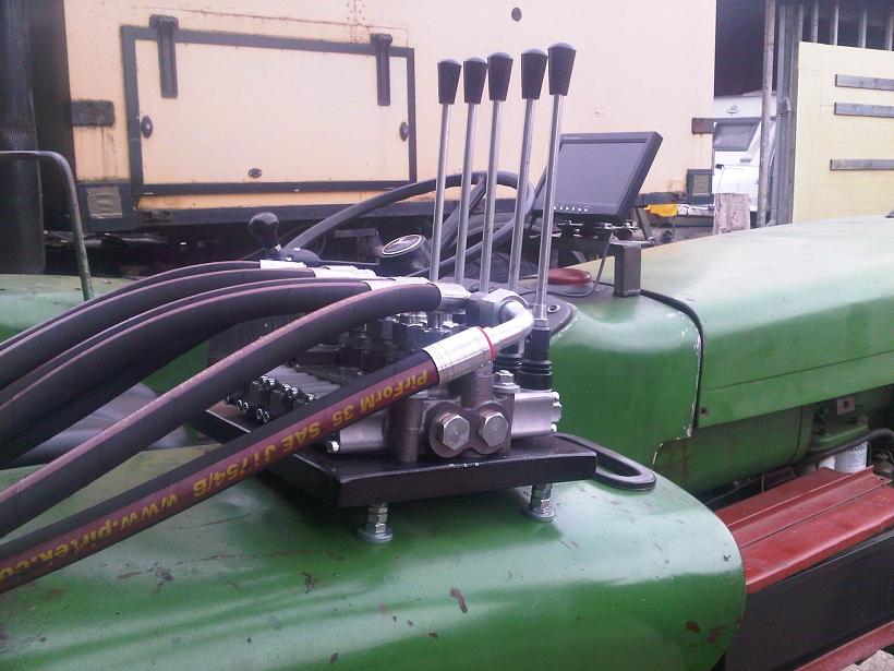 Hydraulik Steuergerät - vk.JPG