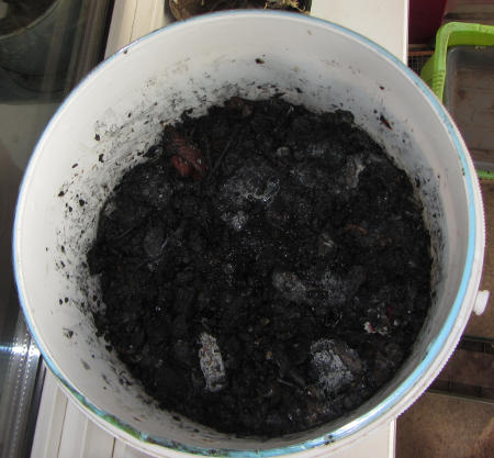 Bokashi-Eimer_nach_12_Wochen.jpg