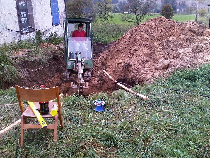 Bagger im Gruben-Einsatz.JPG