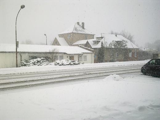 Halb neun in Norddeutschland.. Der Schnee ist zurück