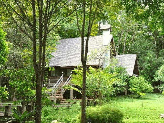 Phu R.1our farm house2002.jpg