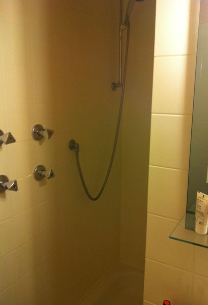 dusche_vorher.jpg