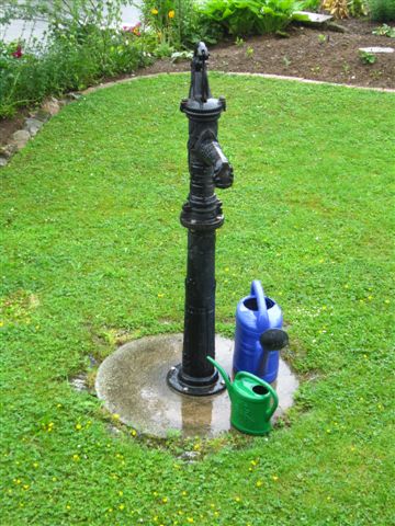 6000 l Zisterne angeschlossen an die Hausdachrinne