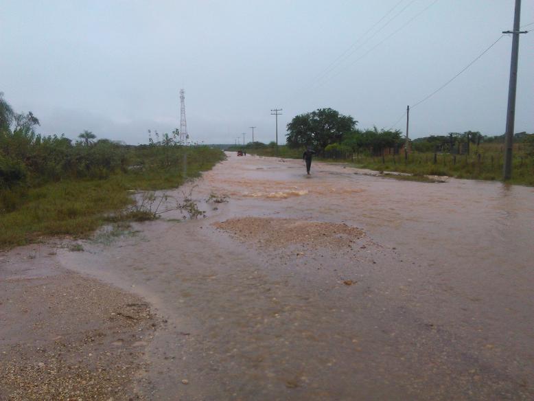 Strasse nach den Dauerregen der letzten Tage.....