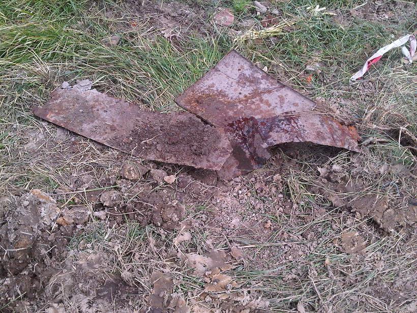 Eisenbleche im Boden - verkleinert.JPG