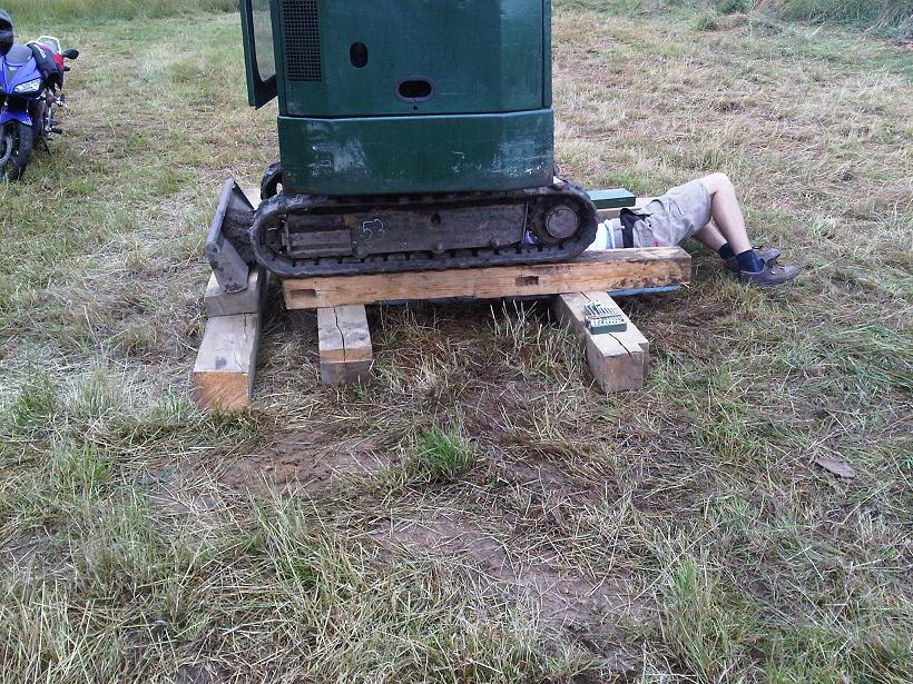 Schlauchreparatur am Bagger - verkleinert.JPG