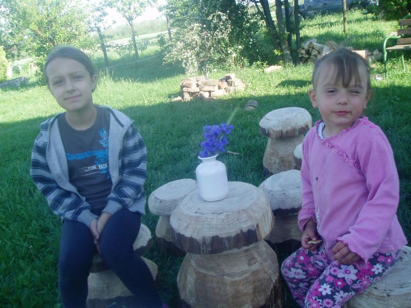 Kinder auf Thomas Pilzen<br /><br />Schwiegervater jammert immer noch wegen dem guten Eichenholz ;)