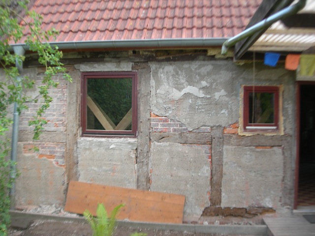 alter Putz abschlagen