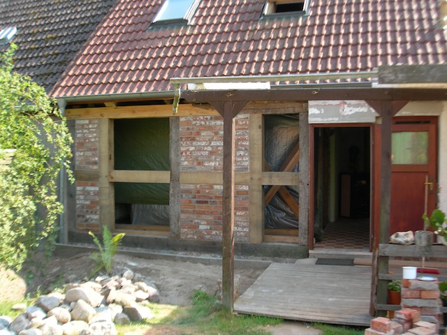 Fachwerk mit gemauerten Teilen und Fundament