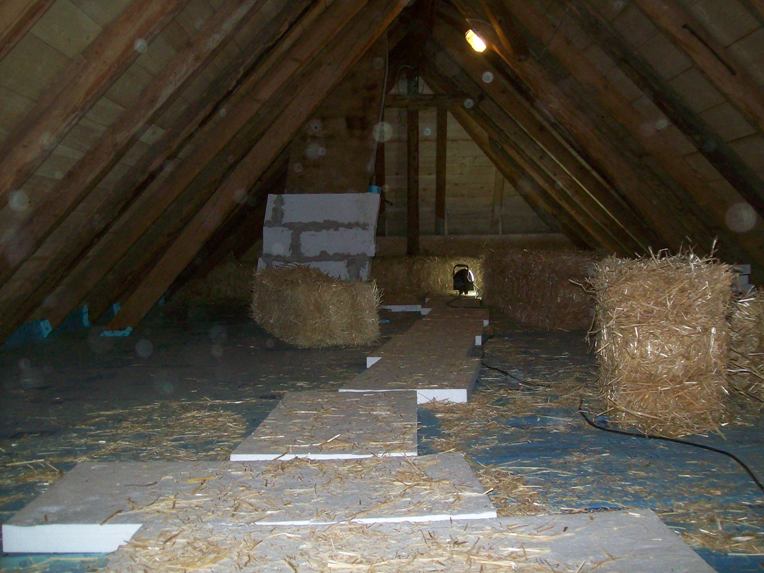 Strohdämmung.JPG