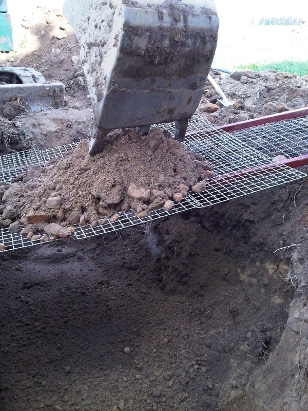 Erde wird gesiebt.jpg