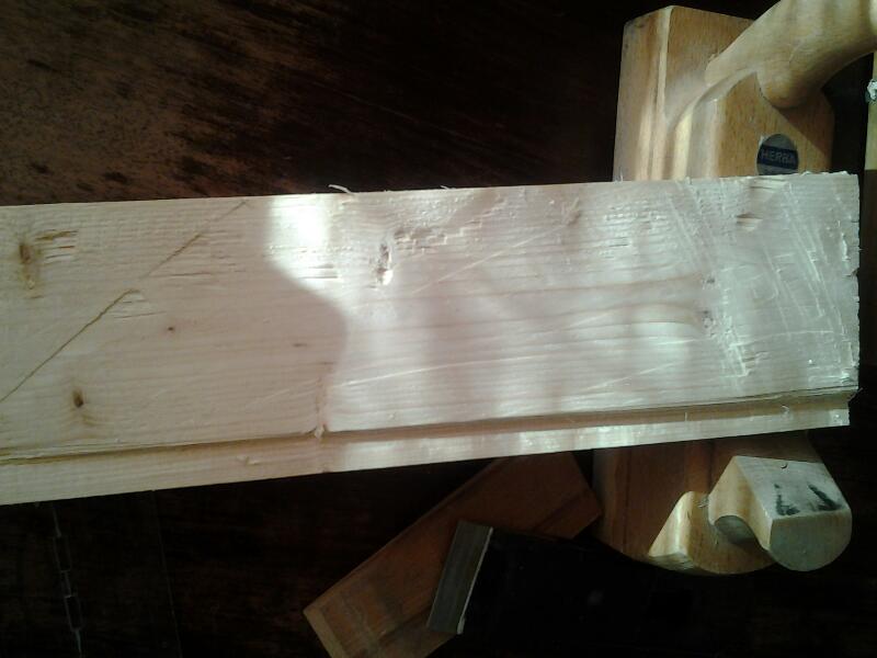 Katastrophal zerstörte Oberfläche nach dem Hobeln