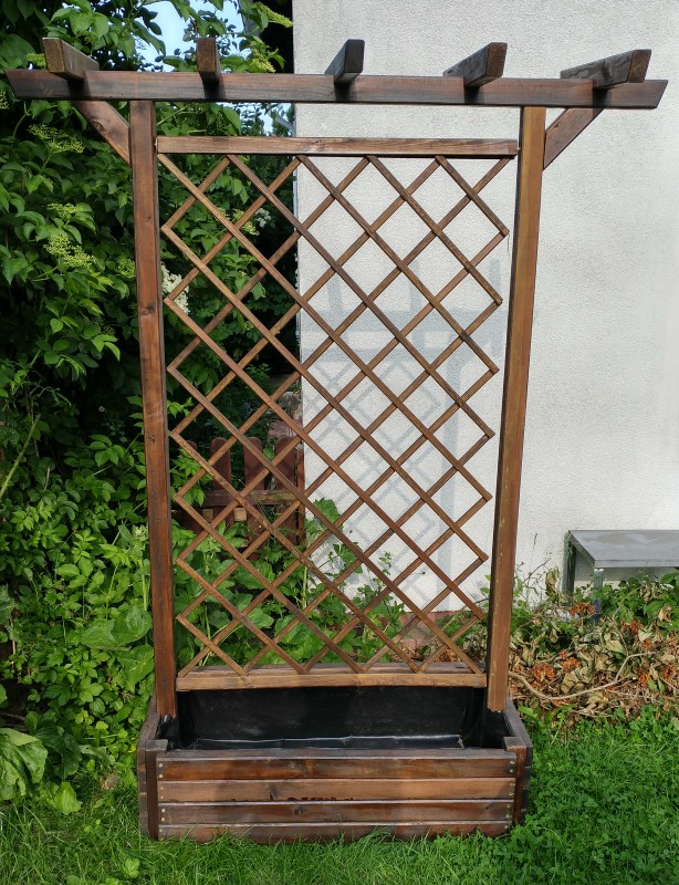 Blumenkuebel Rankgitter.jpg