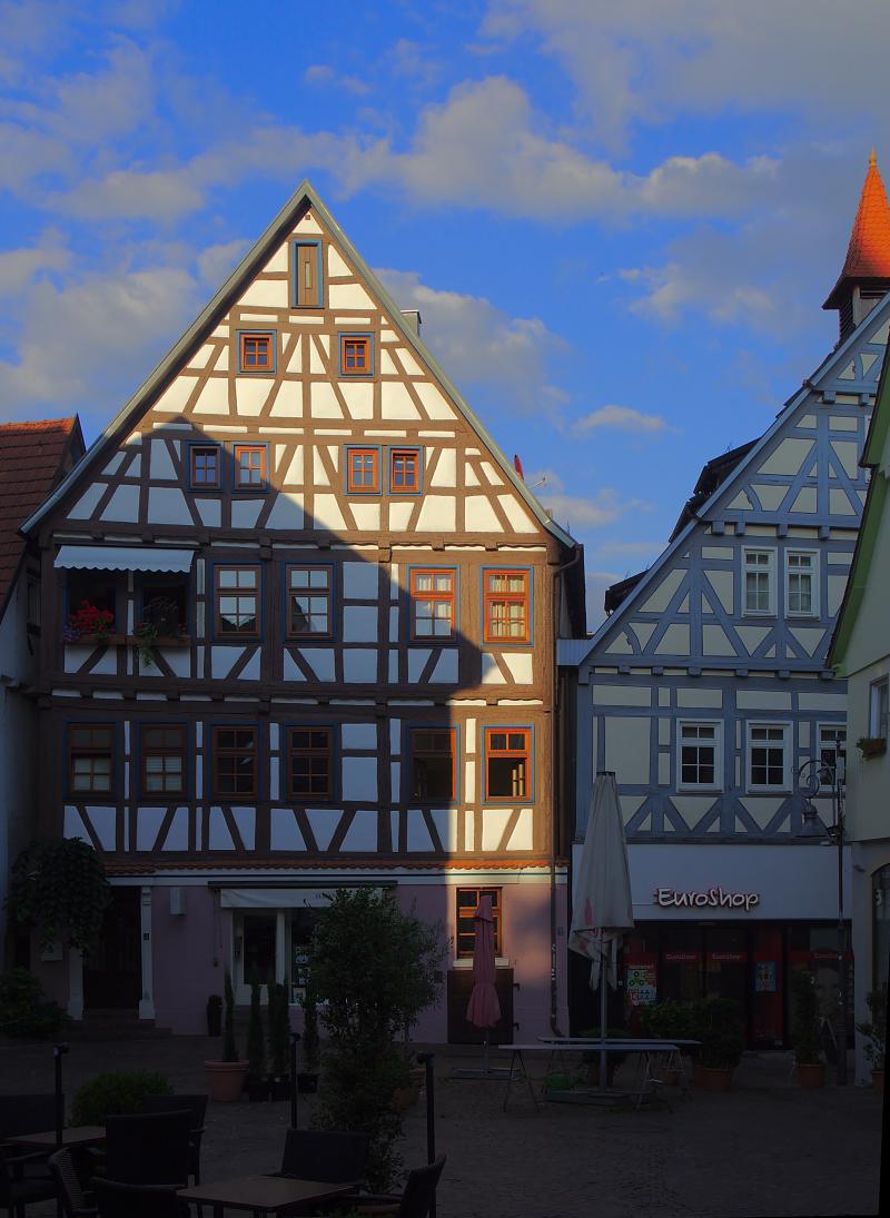 Offenes Fachwerk Wetterseite stete Pflege