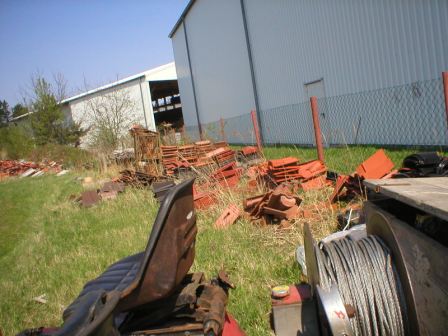 hab ca 2einhalb ganze paleten noch gefunden aber bischen mischmasch aber ales 16 breite bieberschwanz morgen fersuch ich noch ne ladung zu holen fon den glassziegeln