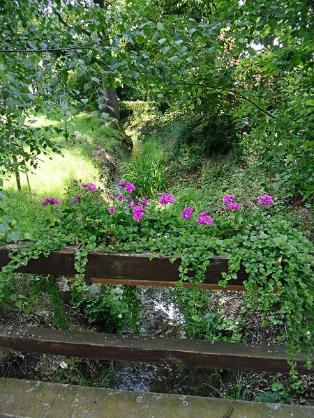 Garten  Brücke & Graben .jpg