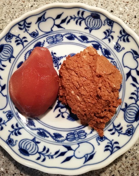 Mousse au Chokolate mit Rotweinbirne