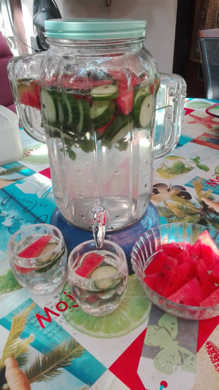 Gurken-Melonewasser.jpg