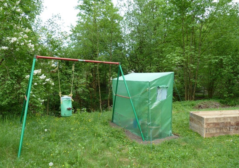 Schaukelgerüst wird Klettergestell für Stangenbohnen