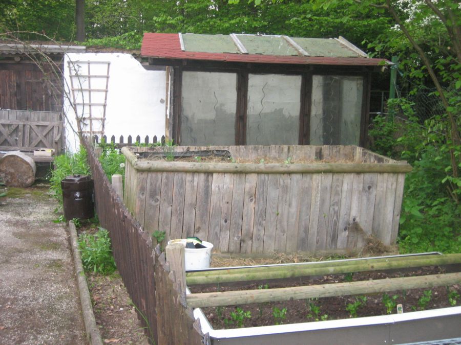 Hochbeet und Tomatenhaus