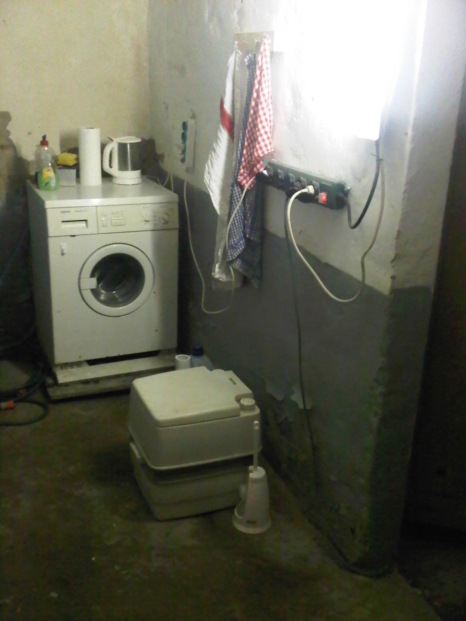 Waschmaschine, Toilette.jpg