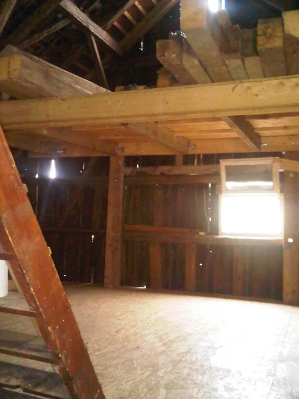 der neue Zwischenboden mit Balken