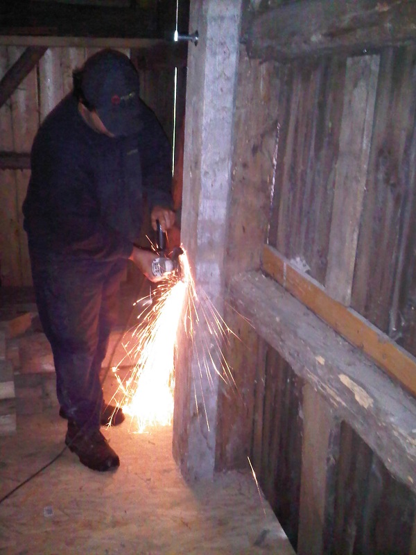 Beim Abflexen von überstehenden Gewindestangen