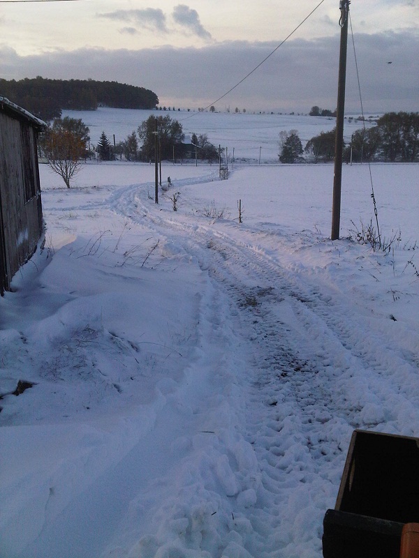 Auto im Schnee 2-vk.jpg