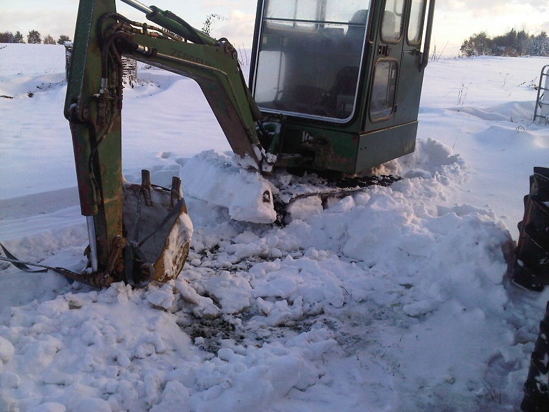 Bagger im Schnee-vk.jpg