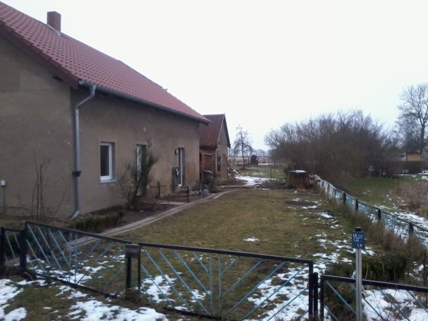 Sicht von der Strasse aufs Haus