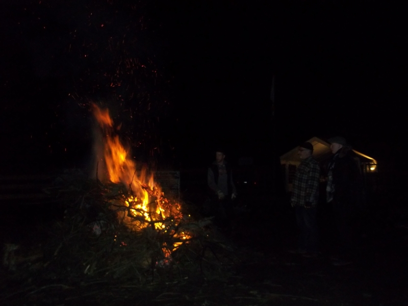 schönes osterfeuer, eine gemeinschaftliche sache