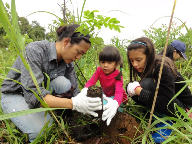 10ladies at planting.JPG