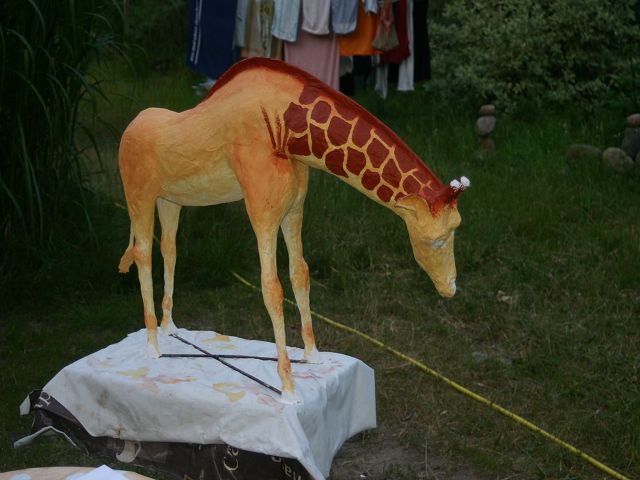 k-giraffe halb angemalt.jpg