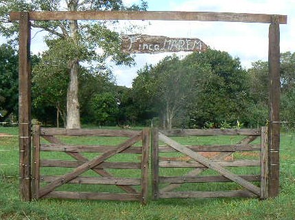 Selber gemachtes Tor und Schild