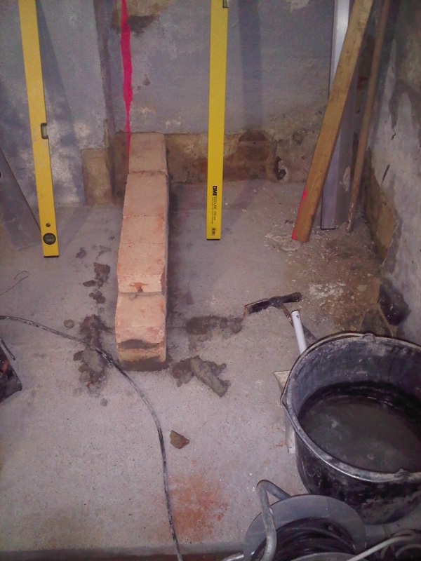 Anfang Mauer im Technikraum - VK.jpg