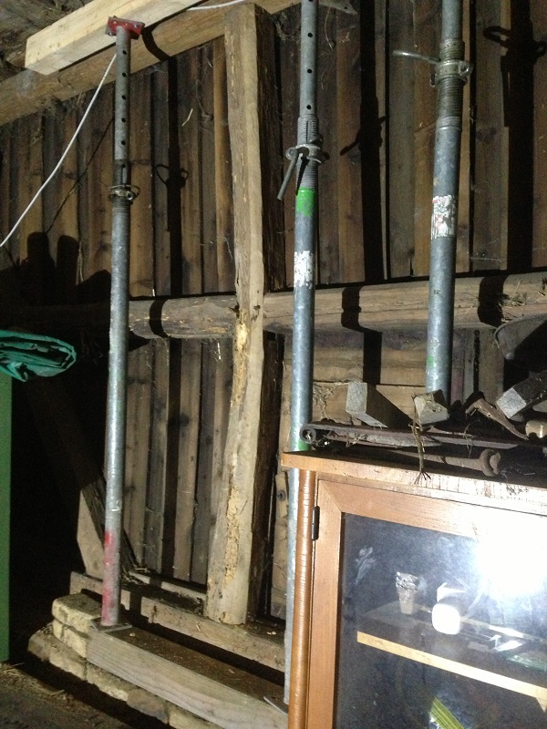 abgestützter Balken von der Seite1-vk.jpg