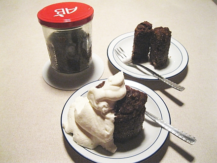 Kuchen mit Sahne.jpg